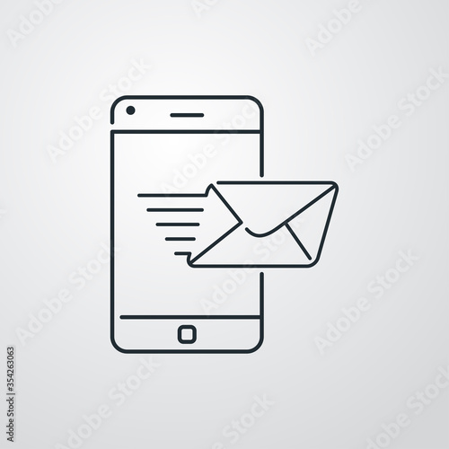 Icono plano lineal enviar correo en smartphone en fondo gris