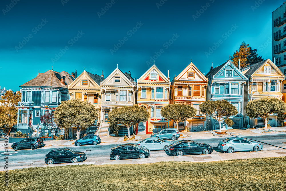 Panoramic view of the San Francisco Painted ladies (Victorian Houses).