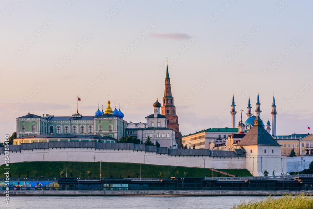 Obraz premium View of the Kazan Kremlin with Presidential Palace, Annunciation Cathedral, Soyembika Tower and Qolsharif Mosque from Kazanka River.