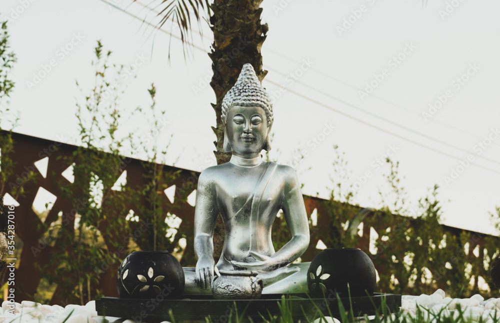Obraz premium Garden Silver Budah at Sunset on marble 