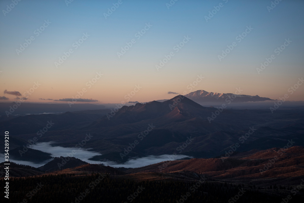 Obraz premium sunrise in the mountains during coronavirus
