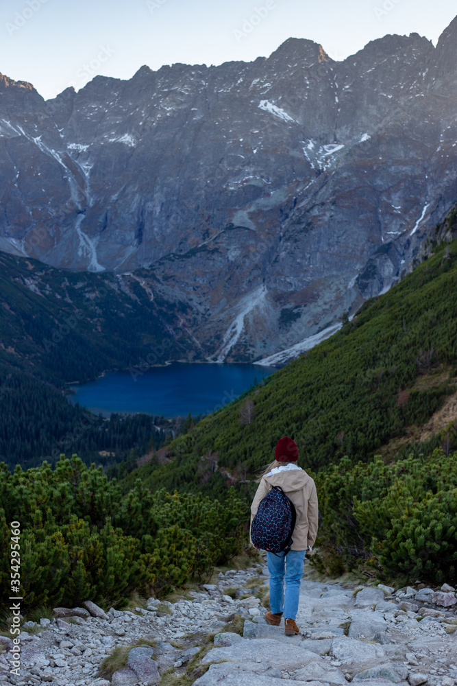 trail to the morskie oko and a nice view in polish tatras
