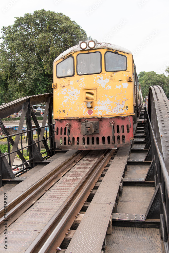 Obraz premium Death Railway Located in Kanchanaburi Province, Thailand, was built during World War 2 using the Allied prisoners of war. Australian soldier American soldiers and Asian laborers That the Japanese army
