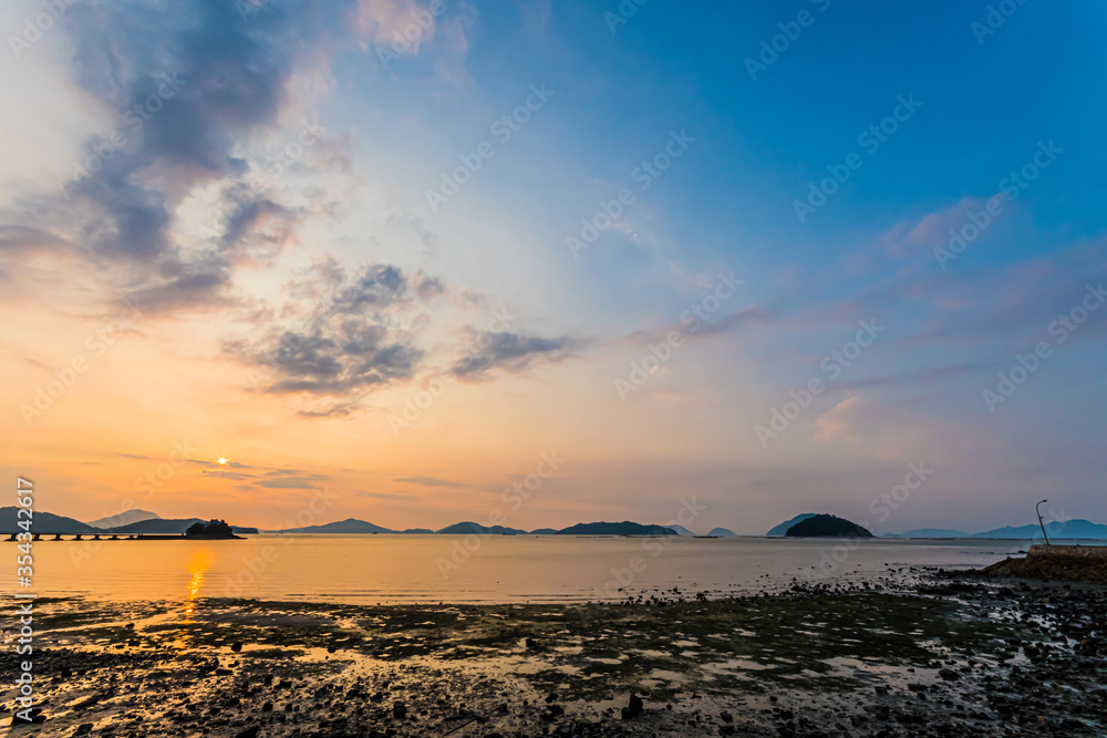 Fototapeta premium 瀬戸内の海と津嶋神社
