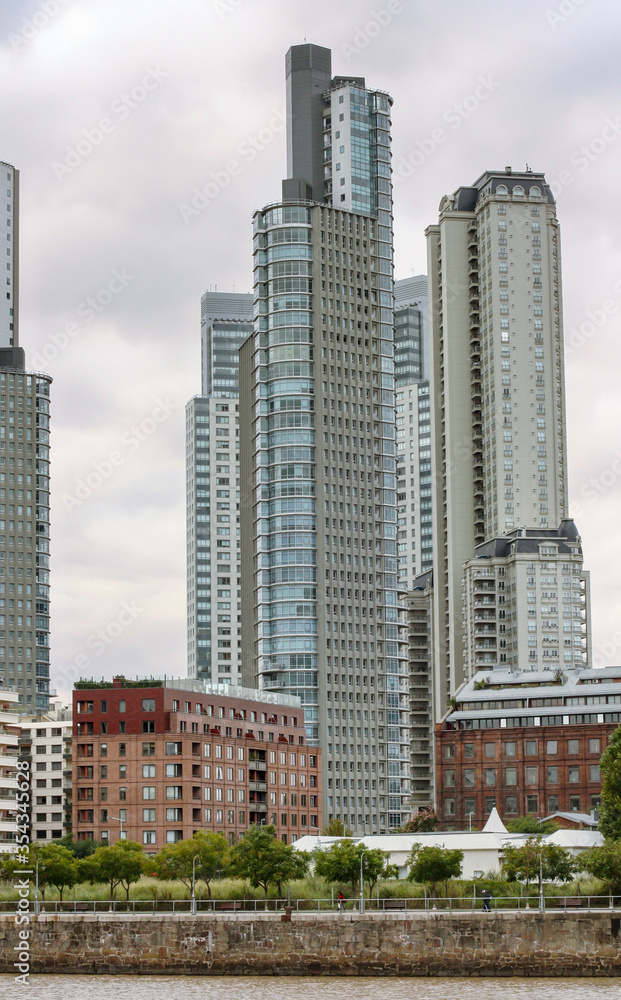 Torres e arranha-céus no centro de Buenos Aires, Argentina. Torres e arranha-céus no centro de Buenos Aires, Argentina.