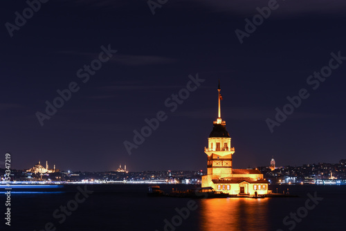 Maiden's Tower in Istanbul, Turkey (KIZ KULESI - USKUDAR) © resul