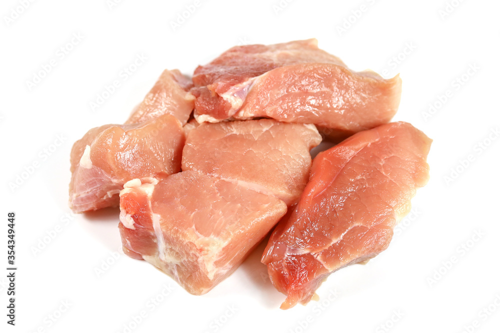 morceaux de porc cru sur un fond blanc morceaux de porc cru sur un fond blanc