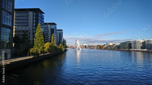Canvas Print Molecule man in Berlin city