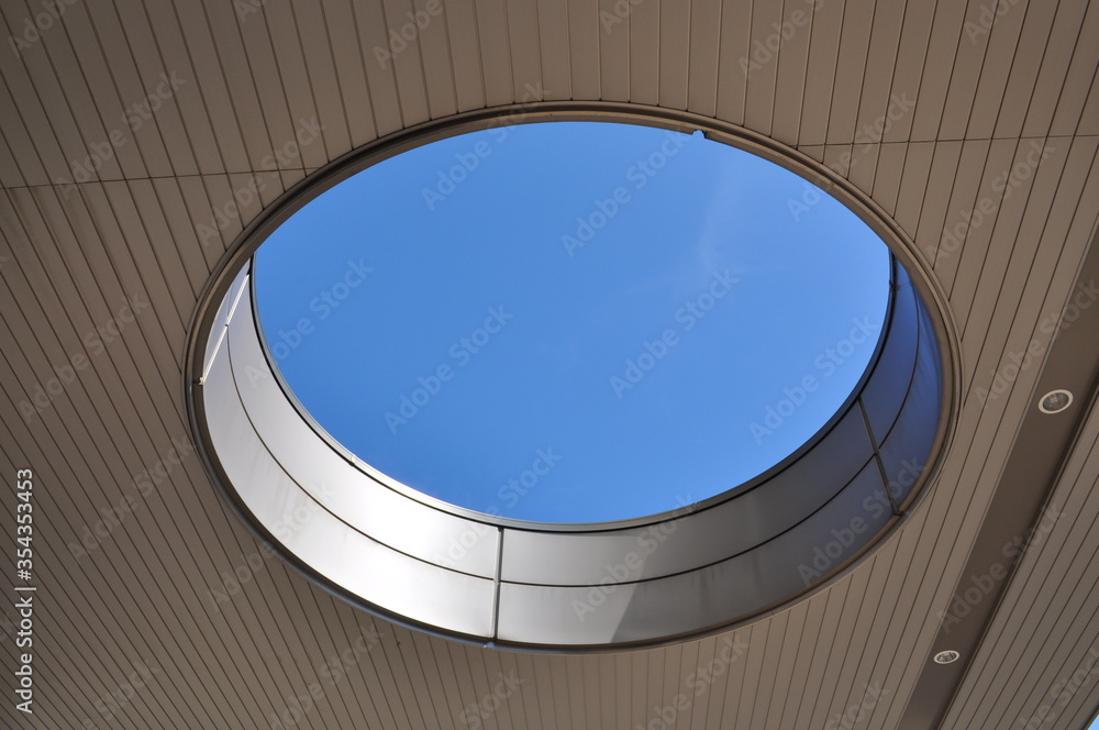Fototapeta premium マンションエントランス 青空 