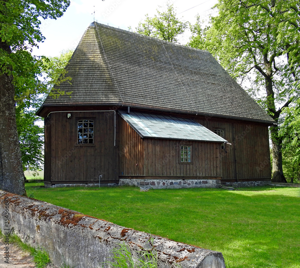 wybudowany z drewna w 1610 roku drewniany kosciol katolicki pod wezwaniem swietej anny w kamiennej starej na podlasiu w polsce wybudowany z drewna w 1610 roku drewniany kosciol katolicki pod wezwaniem swietej anny w kamiennej starej na podlasiu w polsce