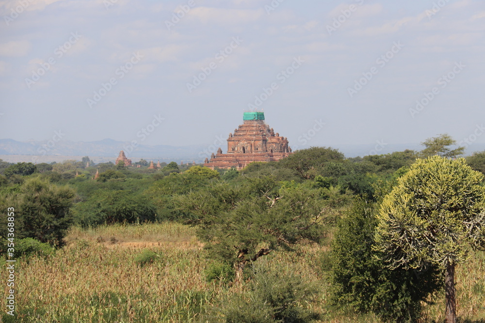 Temples dans la plaine de Bagan, Myanmar	