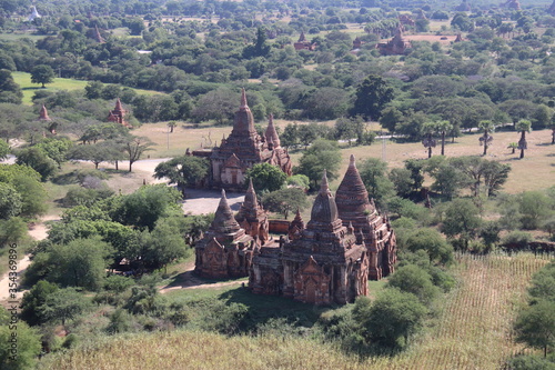 Temples dans la plaine de Bagan  Myanmar 