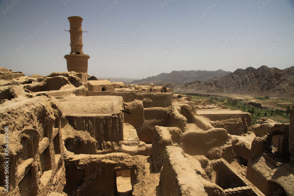 zabytkowe opuszczone miasto z gliny Kharanaq w iranie - obrazy, fototapety, plakaty 