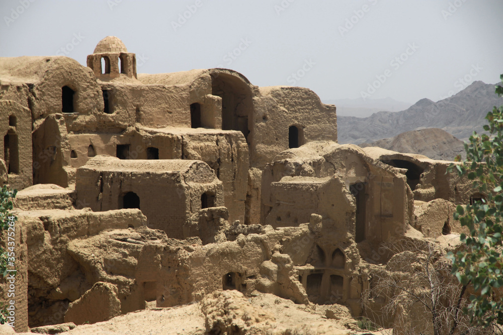 zabytkowe opuszczone miasto z gliny Kharanaq w iranie - obrazy, fototapety, plakaty 