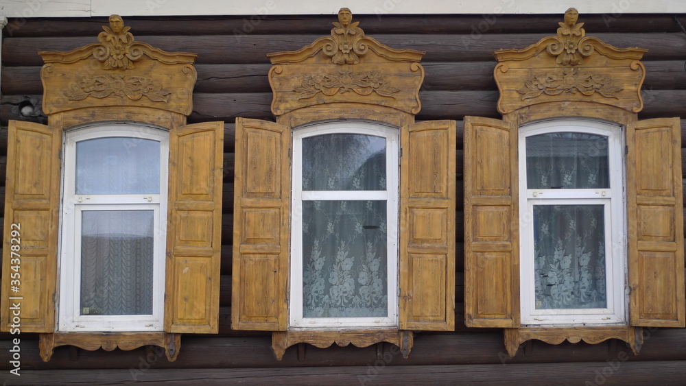 Fototapeta premium Fenster mit Krone