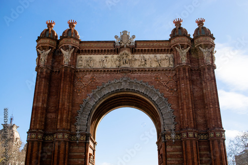 Photo of the triumphal arc in Barcelona on a sunny day