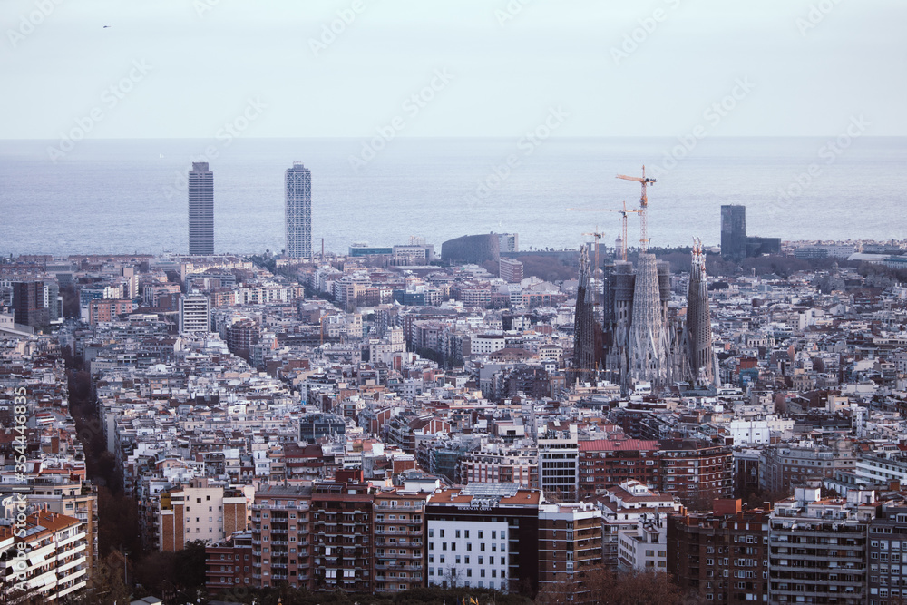 La ciudad de Barcelona vista desde los Búnkers, en el Turó de la Rovira. 