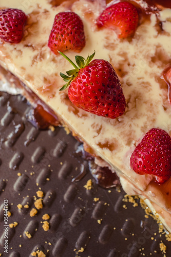 Delicious cheese cake with strawberries