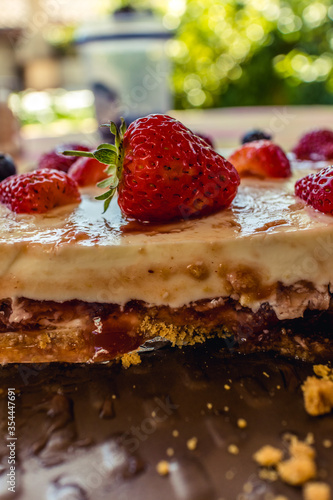 Delicious cheese cake with strawberries