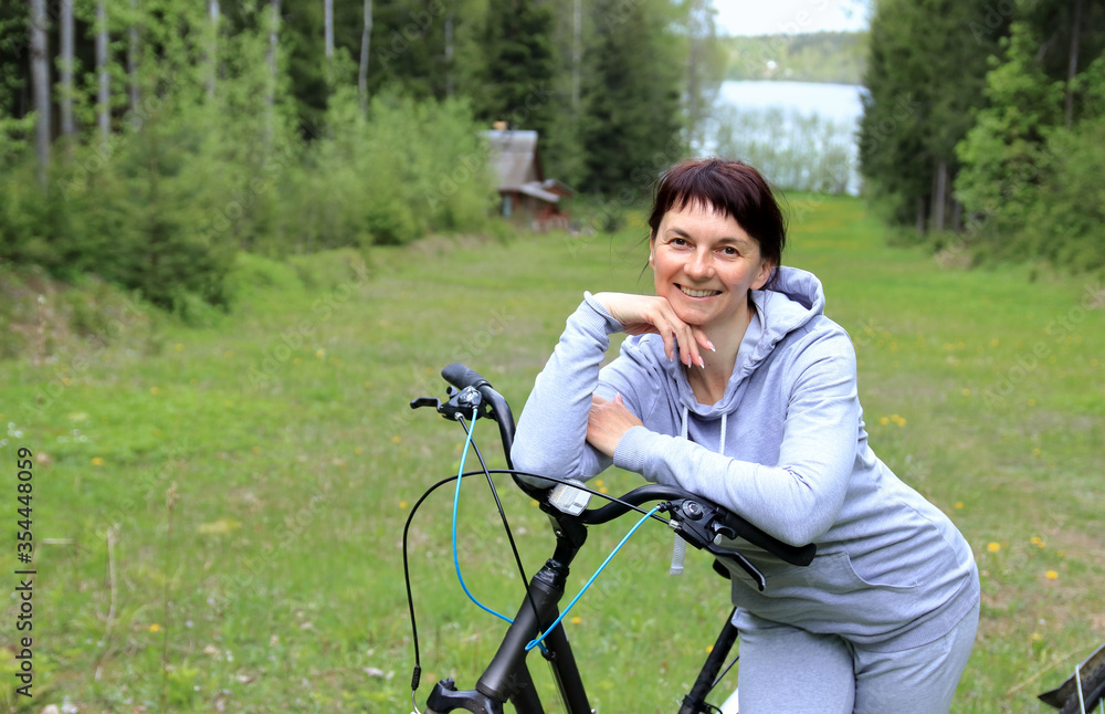 Obraz premium sporty woman on a bicycle
