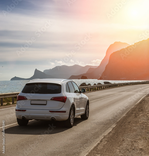 Crossover rides on a road along the sea coast © Yuri Bizgaimer