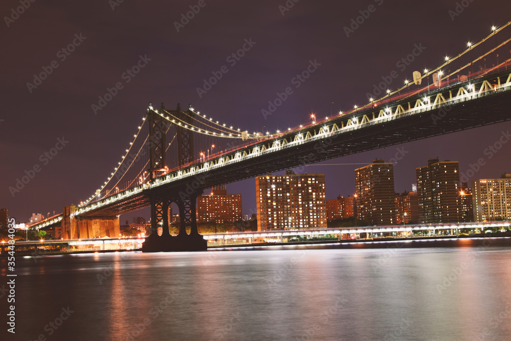 Manhattan bridge and manhattan skyline