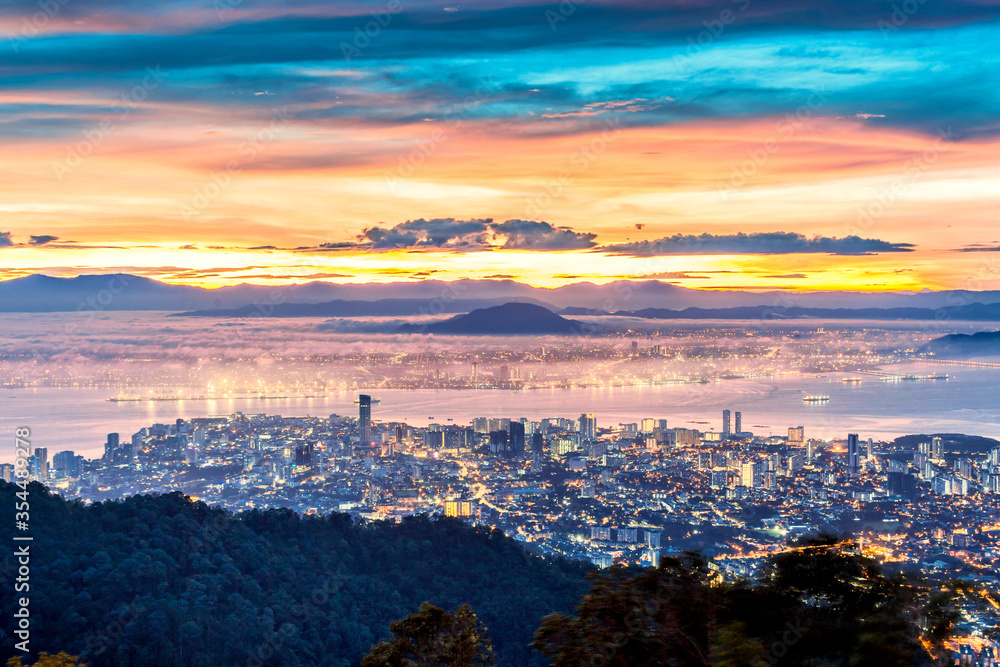 Obraz premium George Town Penang, view from Penang Hill during sunrise