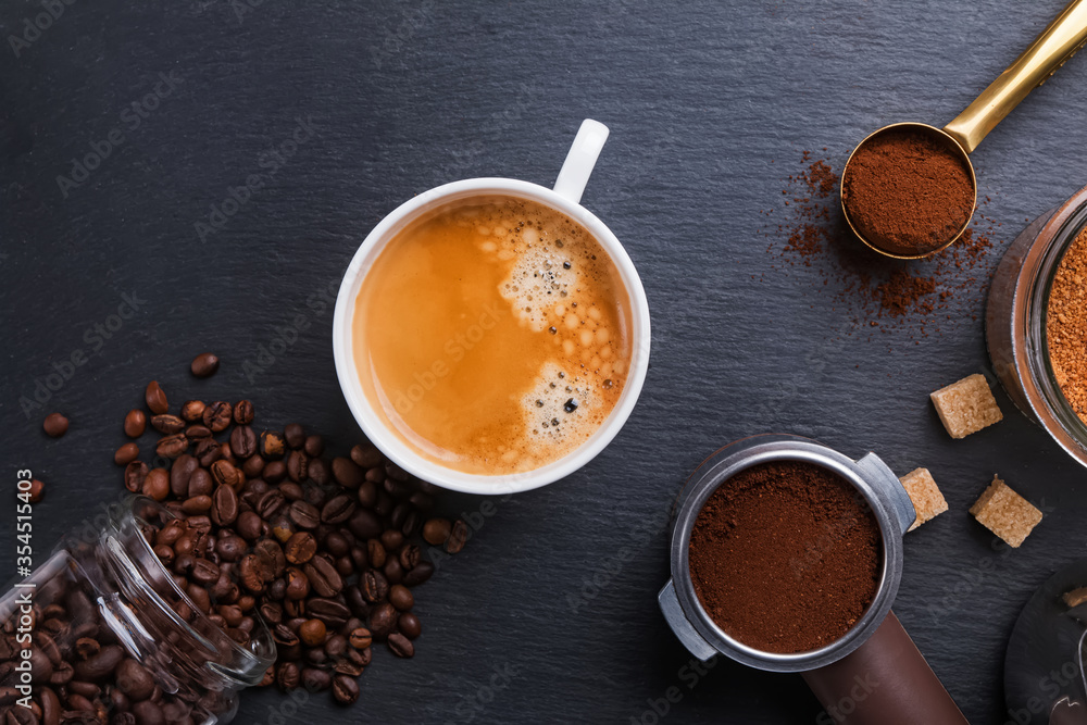 Φωτογραφία Top view of cup of Espresso, coffee beans, ground and sugar on black stone table