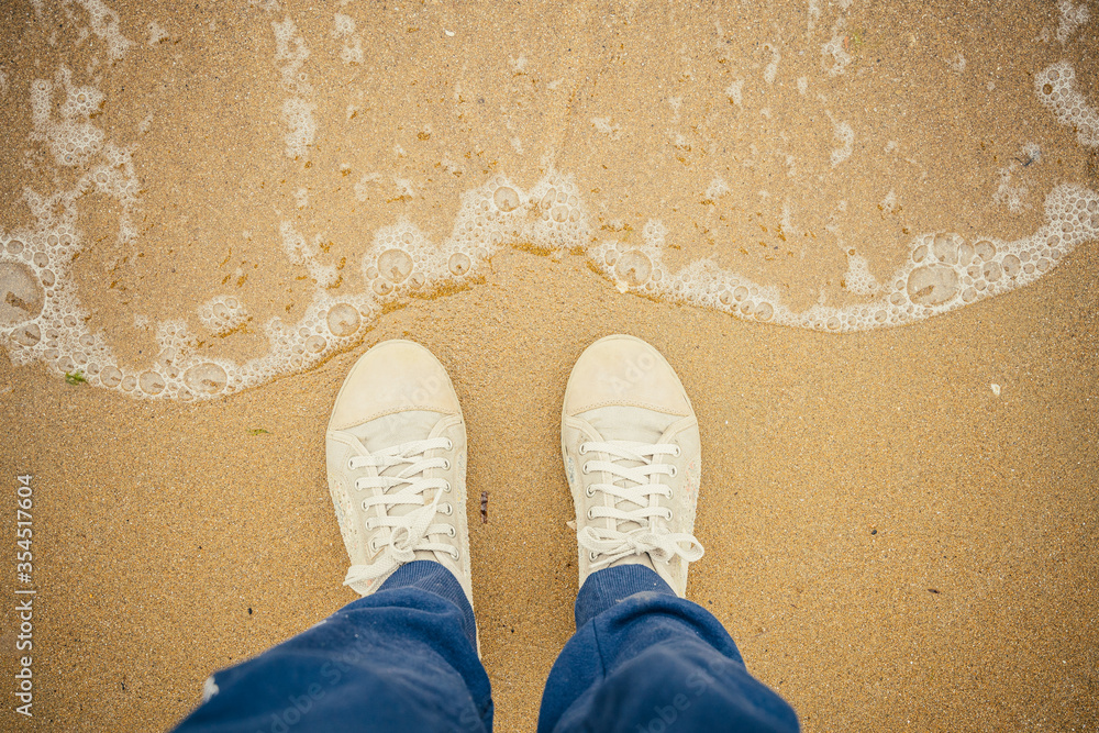 Naklejka premium feet on the beach