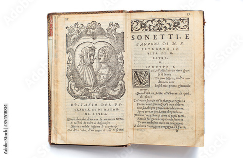Tableau sur toile Portrait of Petrarch and Laura with an epitaph on engraving from the 1551s