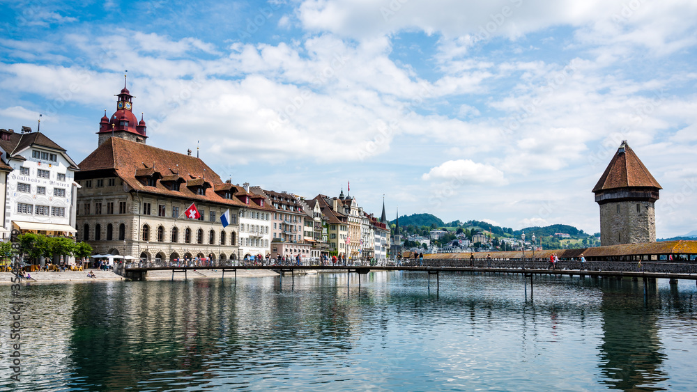 Vista panoramica de la cuidad Suiza de Lucerna desde el Lago