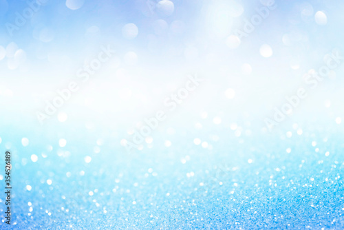Foto Silver glittering christmas lights. Blurred abstract background