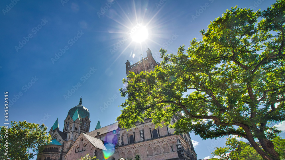 Φωτογραφία Qurinus in Neuss im Hochsommer