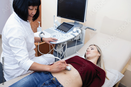Ultrasound examination of the abdomen in the clinic.