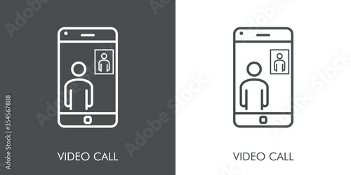 Símbolo vídeo llamada. Icono plano lineal con texto VIDEO CALL con smartphone en fondo gris y fondo blanco