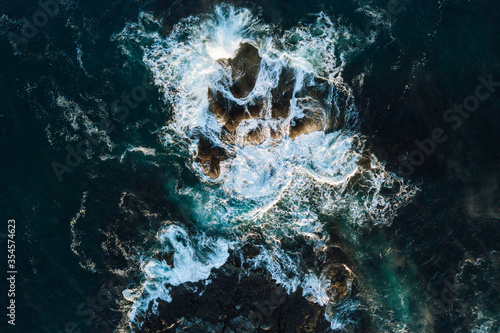 Print op canvas Power of the Arctic Ocean: top-down composition of aerial shot with foamed waves