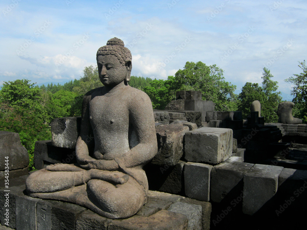 Obraz premium Meditating Bodhisatva statue