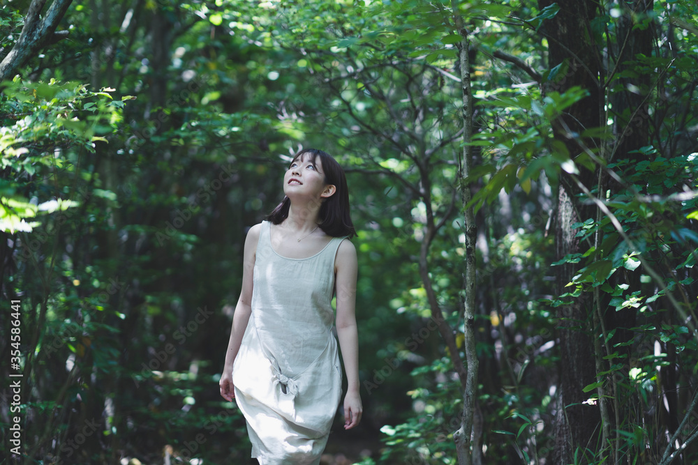 森の女性 森の女性