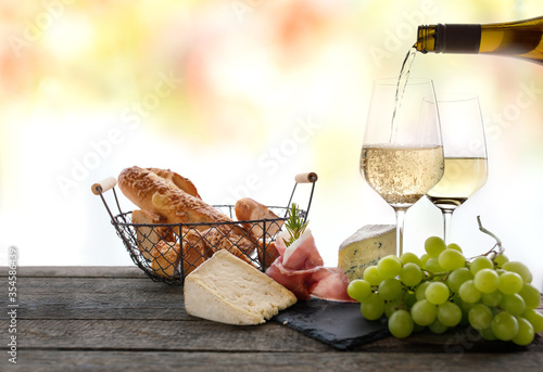 Fototapeta Naklejka Na Ścianę i Meble -  Cheese and white wine