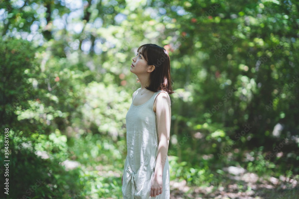 森の女性 森の女性