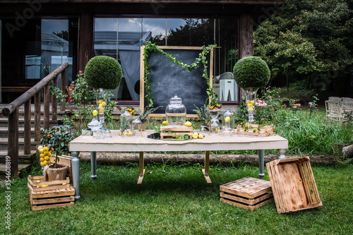 Konstfotografi A luxury alfresco wedding reception lemonade bar set up at the countryside; an e