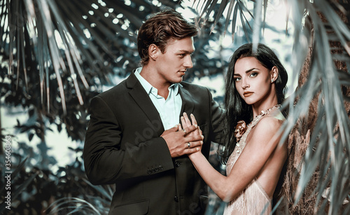 Foto Beautiful couple in love photo shooting in nature