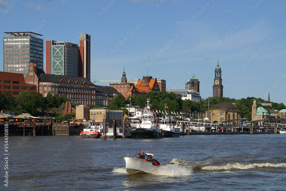 Obraz premium Landungsbrücken in Hamburg