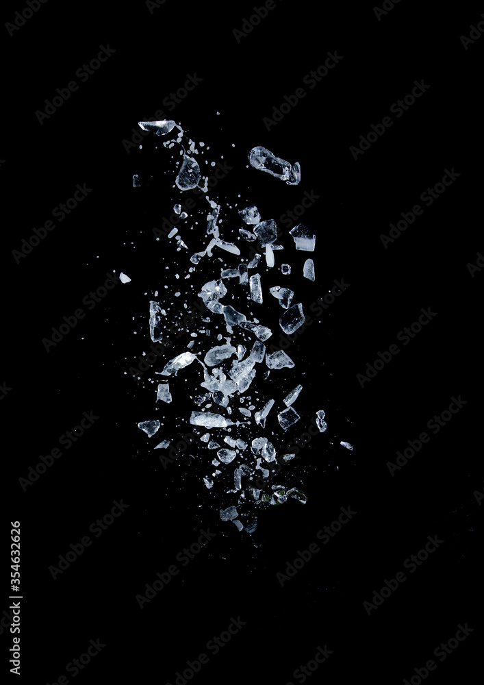 Obraz premium Ice broken isolated on a black background