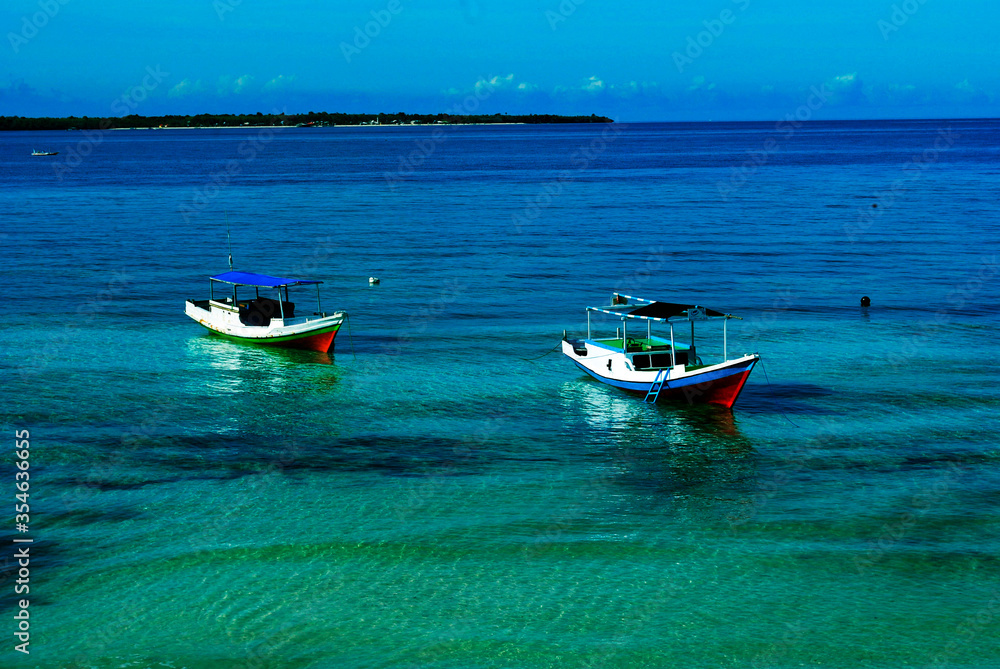 Fototapeta premium boat, sea, water, beach, fishing, ocean, blue, sky, travel, ship, sand, summer, island, fisherman, vessel, vacation, coast, nature, lake, old, landscape, tropical, nautical, sun, red