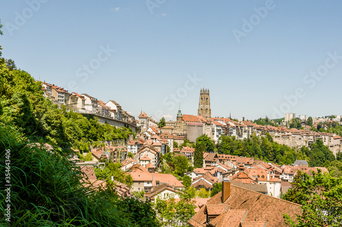 Fribourg, Freiburg, Kathedrale, St. Nikolaus, Altstadt, Rathaus, Altstadthäuser, Stadt, Stadtrundgang, Sommer, Schweiz 