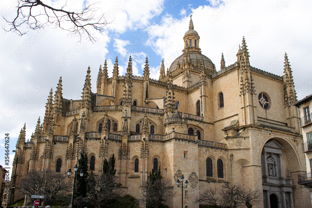 Photo of the ancient Segovia cathedral in Spain during a sunny day