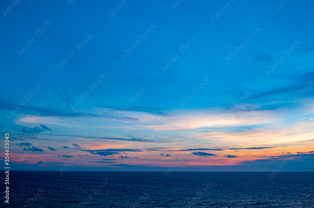 Fototapeta premium sunset over the sea