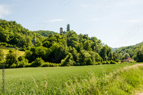 Arlesheim, Schloss Birseck, Birseck, Burg, Ruine, Eremitage, Dornach, Spazierweg, Wanderweg, Landwirtschaft, Baselland, Frühling, Sommer, Schweiz photo