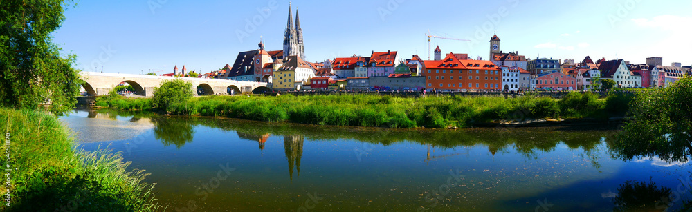 Regensburg, Deutschland: Panorama der Regensburger Skyline
